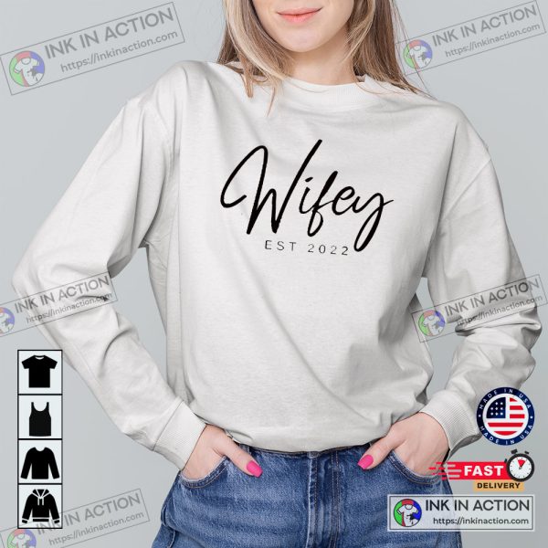 White Wifey Est 2022 Engagement New Wife Sweatshirt