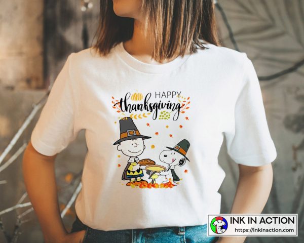 Happy Thanksgiving Charlie Brown and Snoopy Essential T-shirt