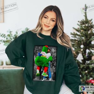 Jason Kelce and Philly Phanatic Hug Philly together Unisex Tee 2