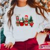 Un Navidad Sin Ti Christmas Retro Bad Bunny Graphic Tee