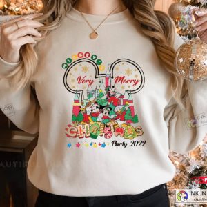 Mickey Friends Magic Kingdom Very Merry Christmas Party 2022 Sweatshirt 2