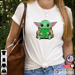 Baby Yoda Star Wars Lucky Shamrock Saint Patrick’s Day T-Shirt