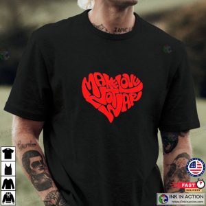 Make Love Not War Essential T-Shirt