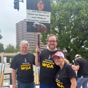 sagaftra Supports WGA essential tee 3