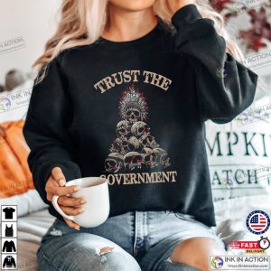 Trust The Government Skull Native American Retro T-Shirt