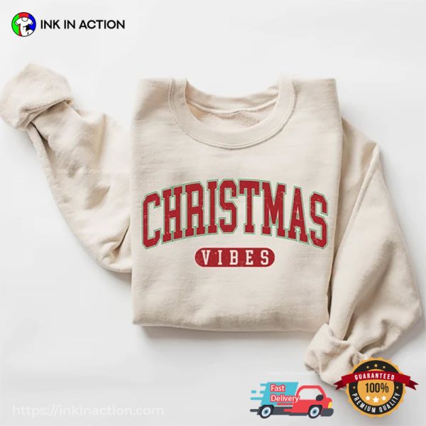 Retro Christmas Vibes Basic T-Shirt