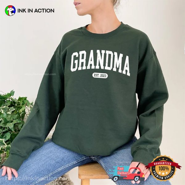 Retro Personalized Name And Year Grandma T-shirt