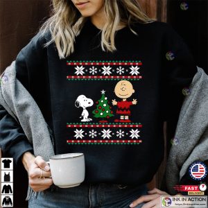Peanuts Snoopy and charlie brown with tree Xmas Holiday T Shirt