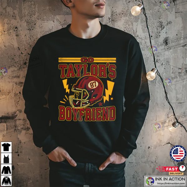 Go Taylor’s Boyfriend Travis Kelce Funny Football T-shirt