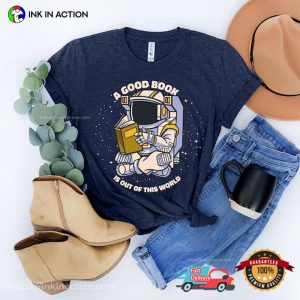 A Good Book is Outs Of This World Comfort astronaut shirt 4