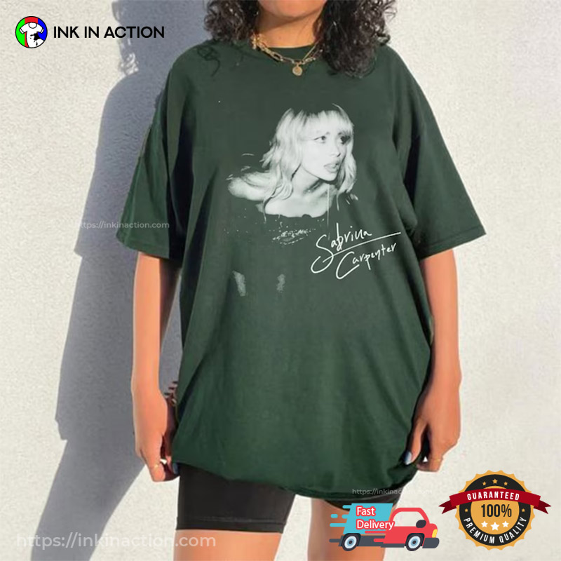 Sabrina Carpenter Hot Vintage Portrait Signature Comfort Colors T-shirt Sabrina Carpenter Hot Vintage Portrait Signature Comfort Colors T-shirt