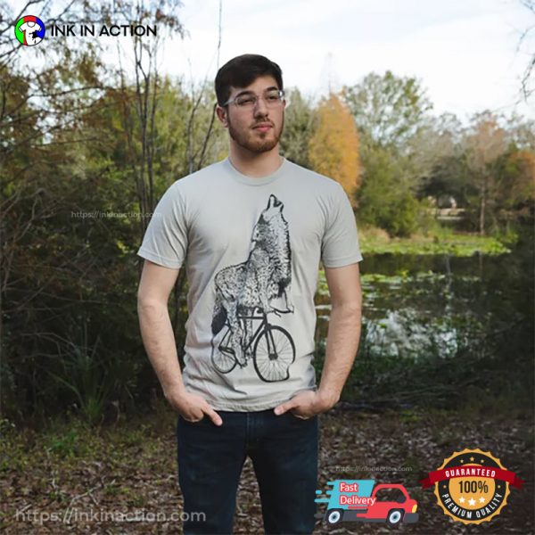 Howling Wolf On A Bicycle Vintage Biking T-shirt