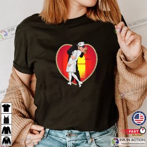 Victory Kiss End Of WW2 T-shirt