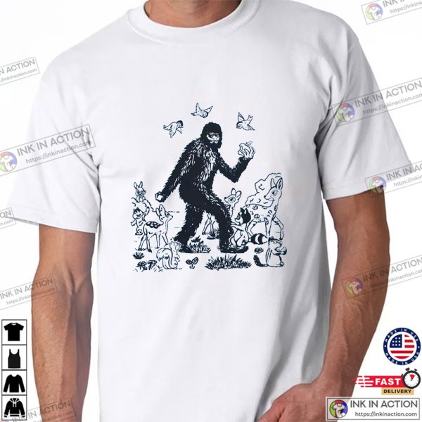 Cool Bigfoot Raccoon Funny Sasquatch Graphic Shirt