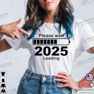 Please Wait 2025 Loading Funny New Year T-shirt