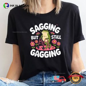 Sagging But Still Gagging Groovy Adult Frog Meme T-shirt