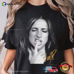 Tate McRae 2025 Portrait With Signature Unisex T-shirt