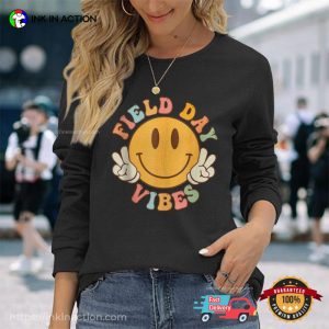 Hippie Smile Face Field Day Vibes Vintage T-shirt