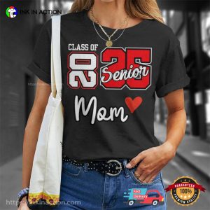 Senior Mom Class Of 2025 Graduation Tee