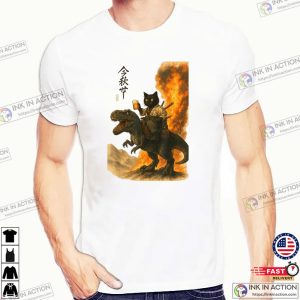 Black Samurai Cat Riding Dinosaur On Battle Field Japan Art T-shirt