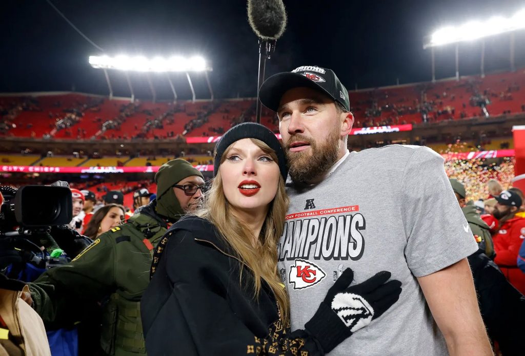 Taylor Swift Travis Kelce Engaged