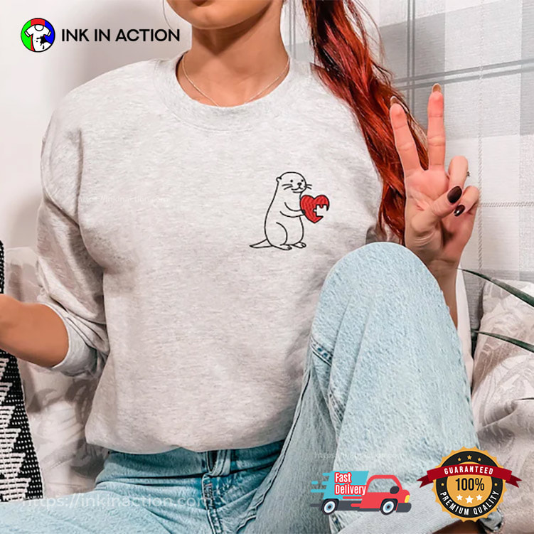 Cute Sea Lion Holding Heart Valentine's Day Shirt Cute Sea Lion Holding Heart Valentine's Day Shirt