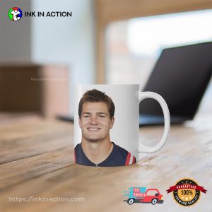 Funny Drake Maye New England Patriots Mug 2 InkInAction.com