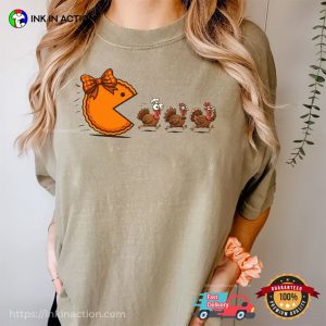 Thanksgiving Pumpkin Pie Chasing Turkey Funny Fall Vibes Comfort Colors Shirt