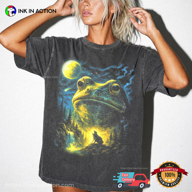 Frog Howling To The Moon Vintage Full Moon Frog Meme Comfort Colors Shirt